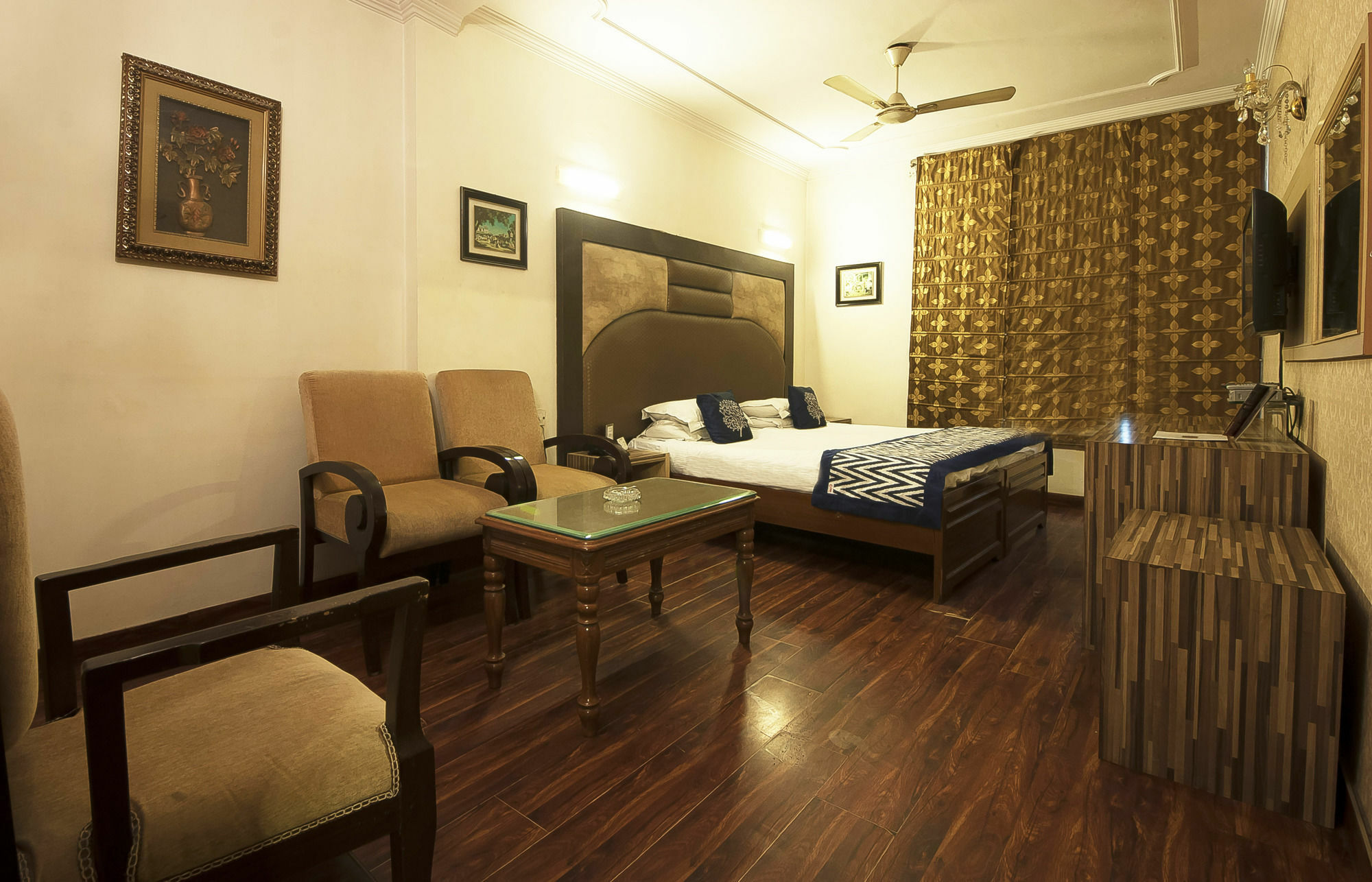 Golden Leaf Hotel Yeni Delhi Dış mekan fotoğraf